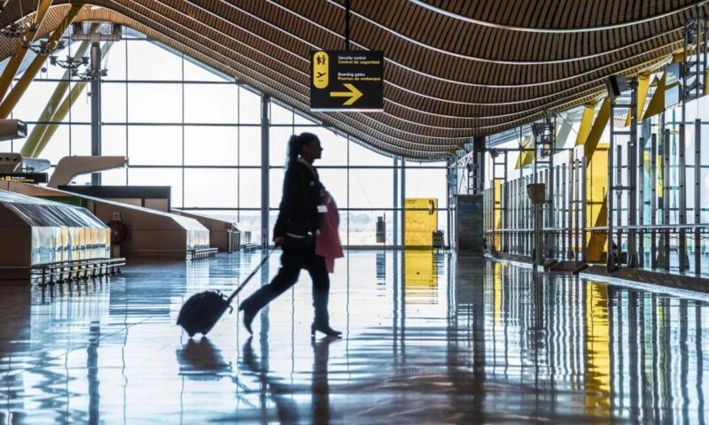 Românii care călătoresc în Marea Britanie au nevoie de autorizația ETA. Pașaportul nu mai este suficient