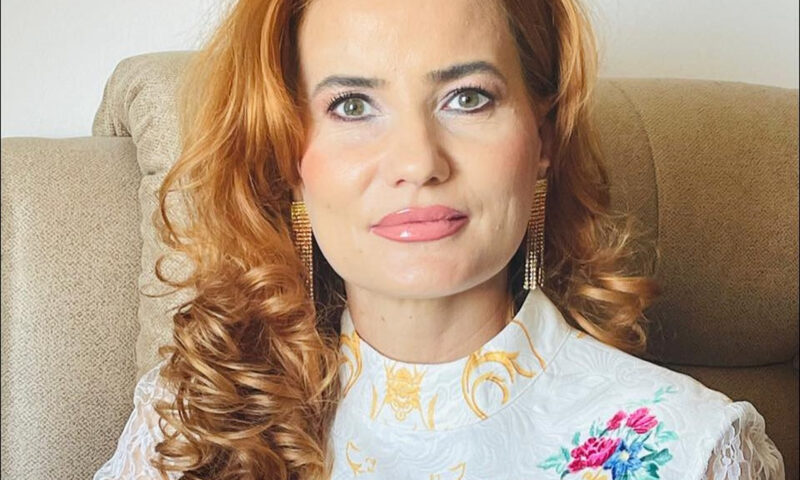 Arina Moș, numele care apare constant în cariera lui Bolojan. Dan Andronic: Odată cu ascensiunea domnului, a avansat și doamna