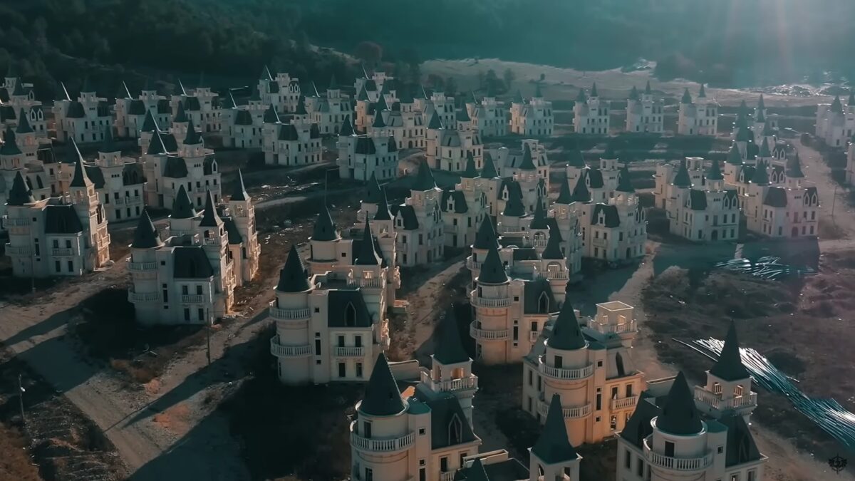 Burj Al Babas, orașul fantomă cu sute de castele părăsite. De ce a fost abandonat