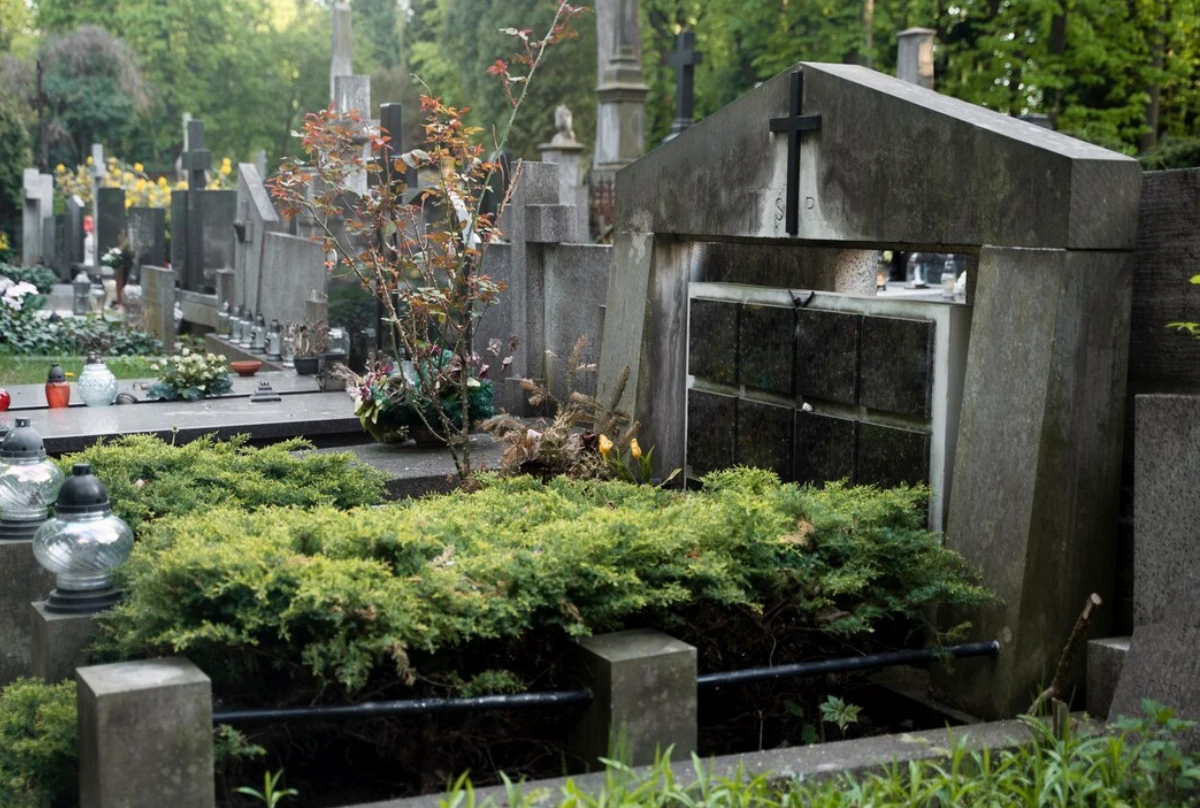 Cum obții un loc de veci în Capitală și cât costă întreținerea lui în 2026