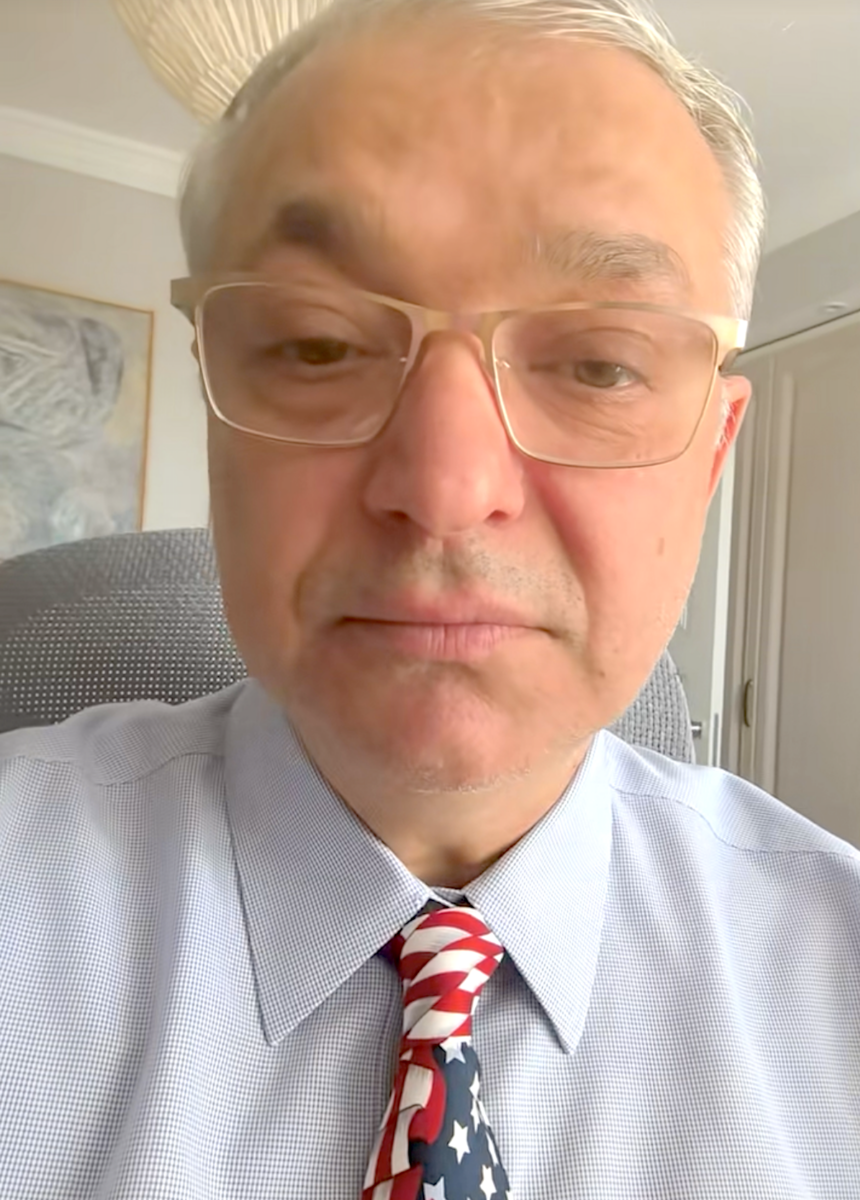 Dan Andronic, întrebare către suveraniști: Dacă Trump spunea Domnule Președinte Dan, luați-vă bandiții înapoi, era mai bine?