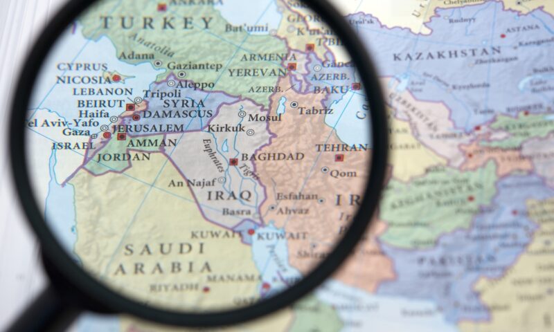 Robert Turcescu și Adrian Severin au o mare dilemă: Cui folosește războiul din Iran