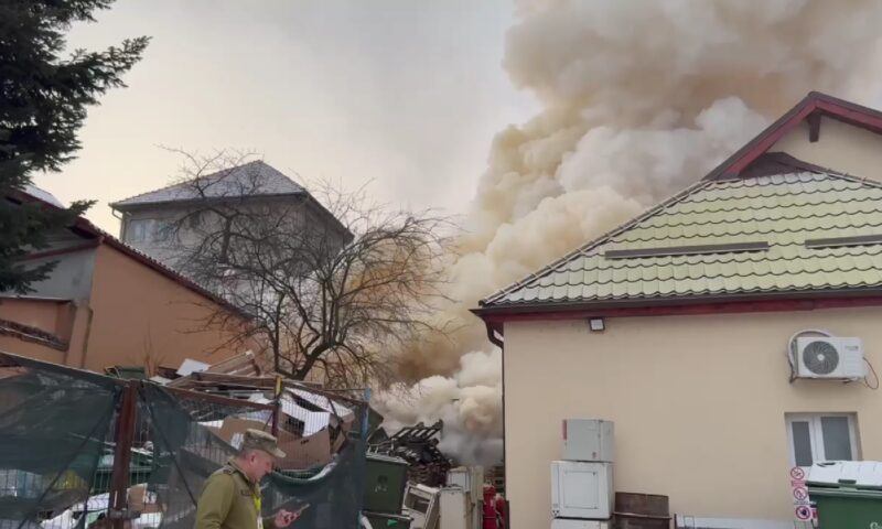 Incendiu la Spitalul Militar din Brașov. Un container sanitar a fost mistuit de flăcări