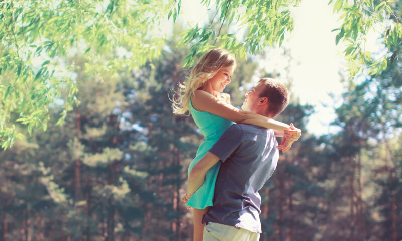 Dragoste cu parfum de primăvară. Patru zodii care se îndrăgostesc în martie