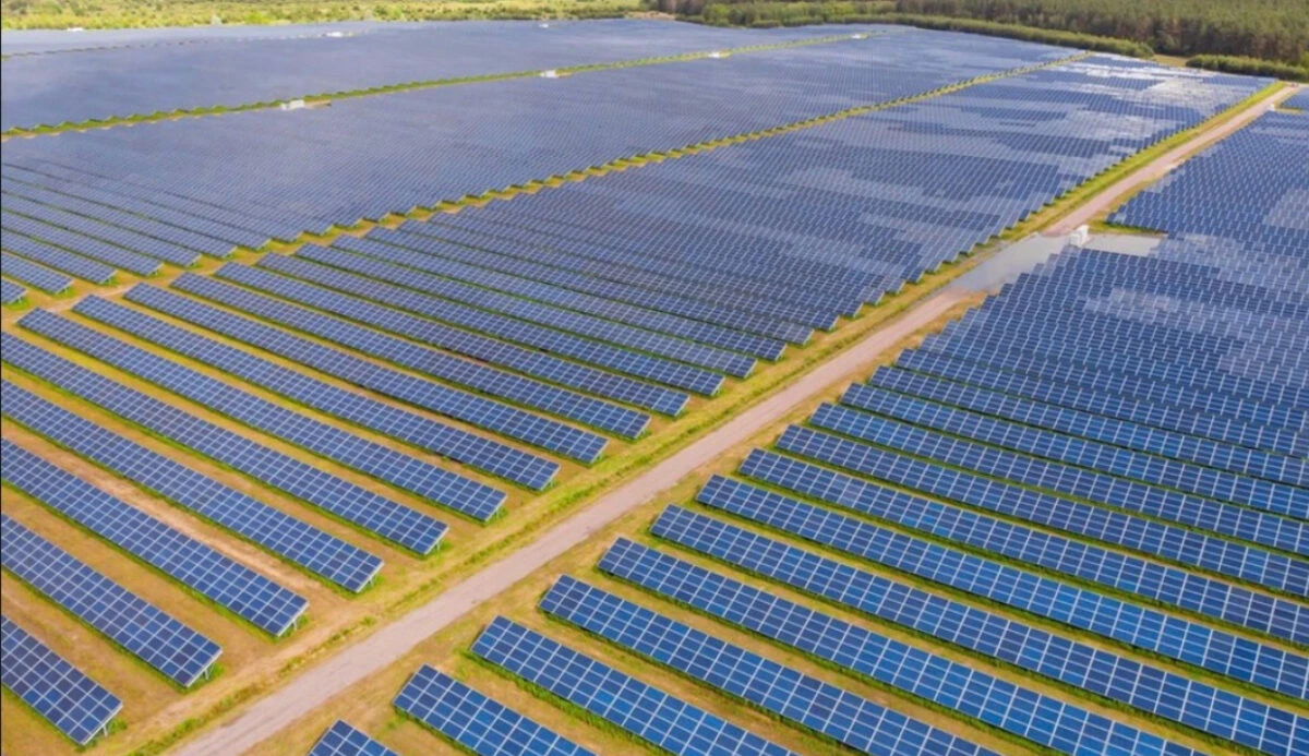 Hidroelectrica investește 24 de milioane de lei într-un nou parc fotovoltaic. Unde va fi construit