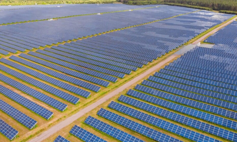 Hidroelectrica investește 24 de milioane de lei într-un nou parc fotovoltaic. Unde va fi construit