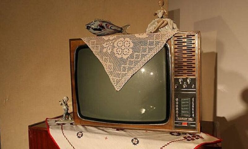 Obiectele care au definit anii '90. Fenomenul peștelui de pe televizor ca obiect de „lux”