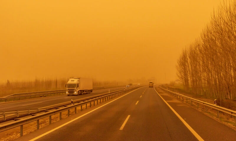 Ploaie sângerie în Marea Britanie. Ce expelicație are acest fenomen bizar