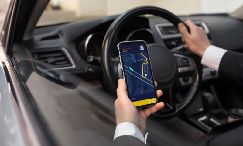 Cât câștigă un șofer Uber în 2026. Taxe, bacșiș și venituri reale