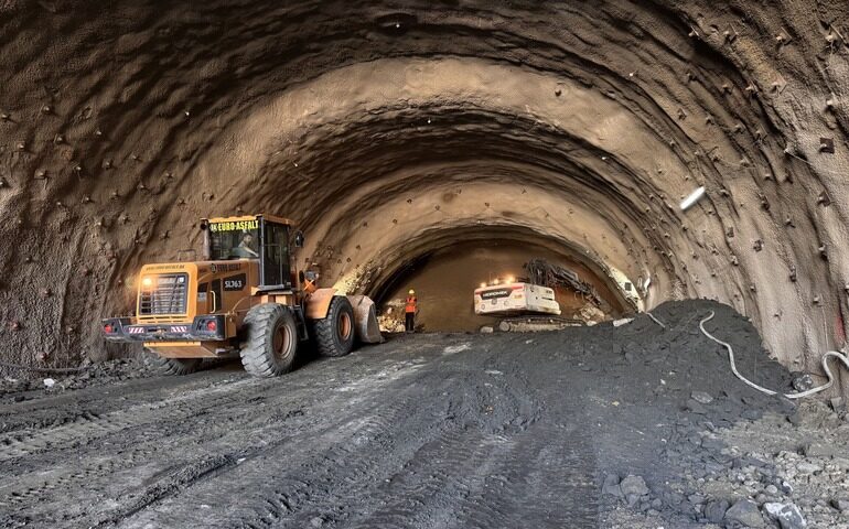 Imagini din interiorul tunelurilor de pe autostrada Lugoj–Deva, pe secțiunea Margina–Holdea
