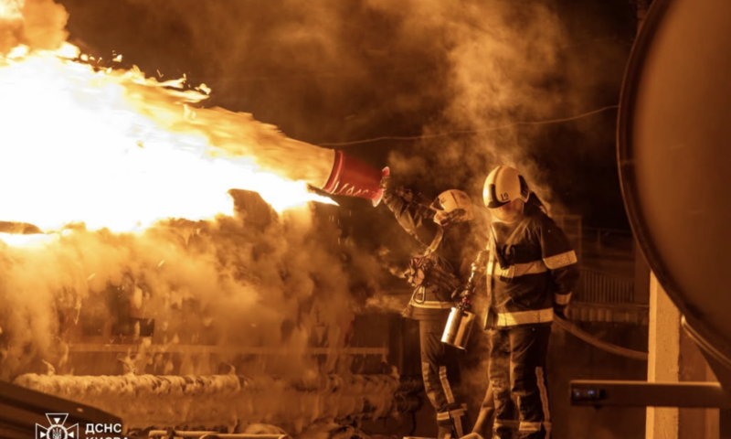 Ucraina îngheață. Rusia a lansat un atac masiv asupra infrastructurii energetice, lăsând mii de oameni fără căldură în cea mai geroasă noapte