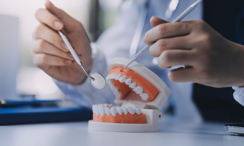 Exclusiv. Cum poate medicul stomatolog să observe semne ale bolilor de inimă, diabetului și bolii Alzheimer