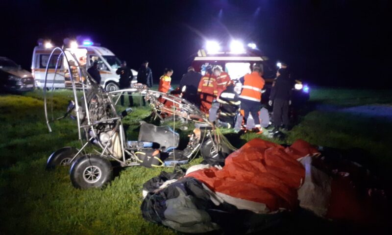 O parapantă cu motor s-a prăbușit în Bihor. Pilotul și o tânără de 19 de ani au murit