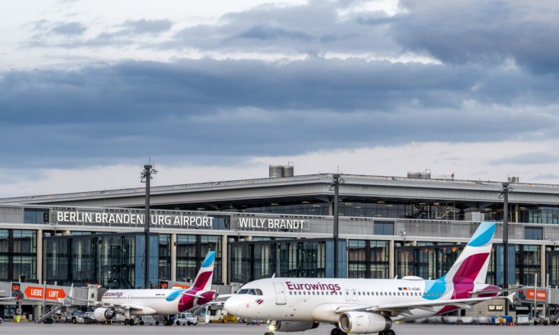 Aeroportul din Berlin a suspendat temporar zborurile după apariția unei drone