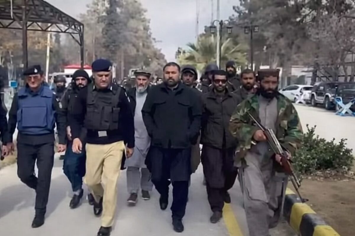 Confruntările dintre Afganistan și Pakistan, 42 de civili uciși. Luptele de la graniță au intrat în a șasea zi și au generat mii de strămutări