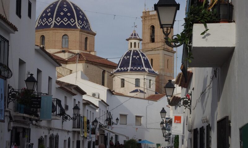 Destinații alternative la Santorini, după ce grecii au introdus restricții pentru turiști