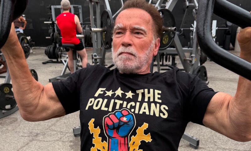 Arnold Schwarzenegger revine pe marile ecrane cu rolurile care l-au făcut celebru