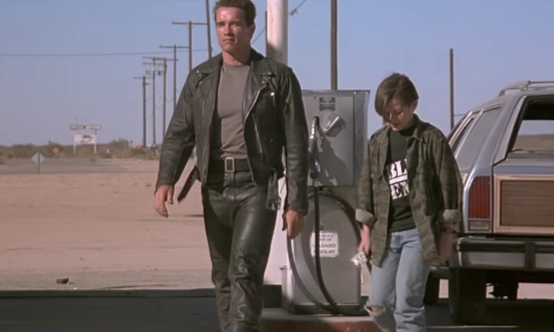 Obiecte din filme celebre de la Hollywood, scoase la licitație. Cât costă jacheta purtată de Arnold Schwarzenegger în Terminator