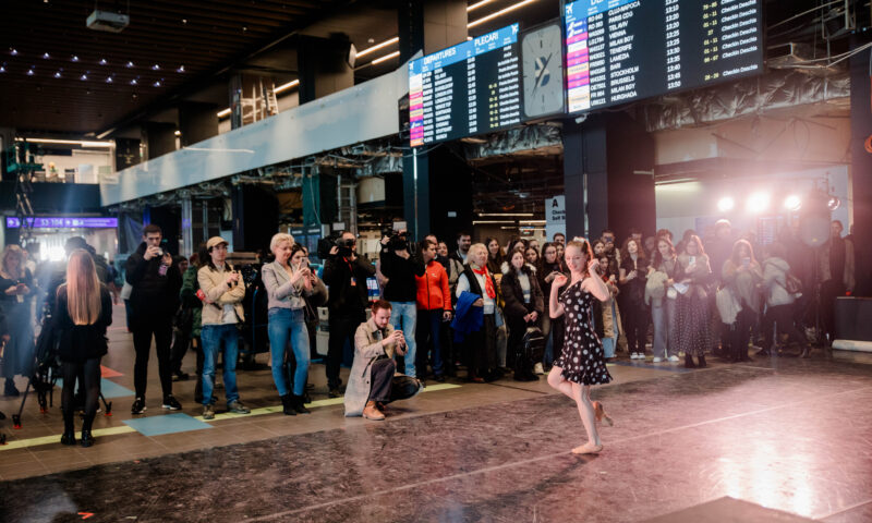 Opera Națională București, surpriză artistică pentru călătorii aflați în tranzit pe Aeroportul Internațional Henri Coandă, de Ziua Internațională a Femeii