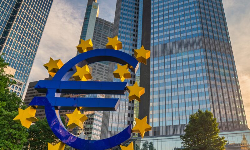 Un război pe două fronturi: Ucraina luptă cu Rusia și cu un deficit bugetar uriaș