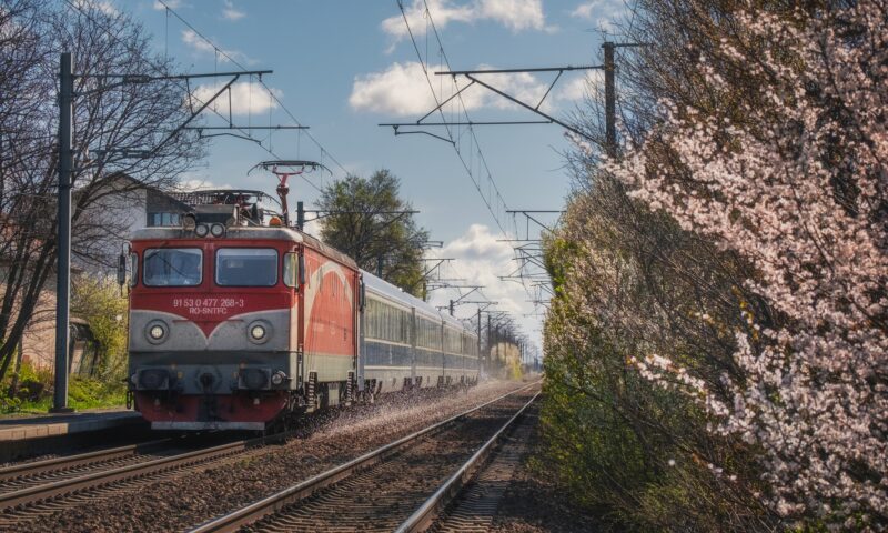 Întârziere de cinci ore pentru un tren CFR pe o distanță de 100 de kilometri