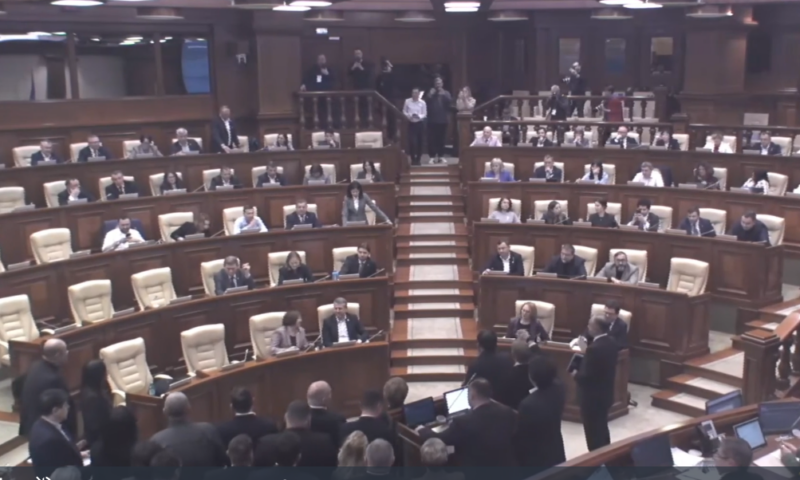 Vot cu scandal în Parlament.  Juristul olandez Herman von Hebel, cu o nouă misiune la Chişinău