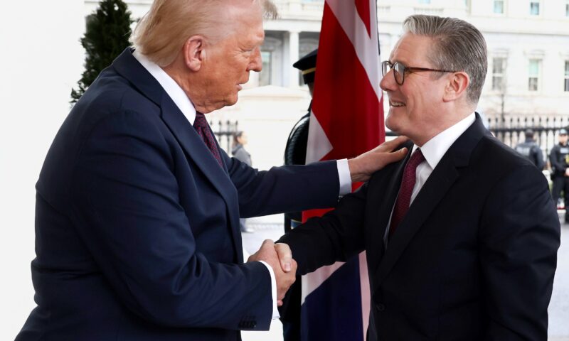 Donald Trump îl critică pe Keir Starmer: Nu avem de-a face cu Winston Churchill