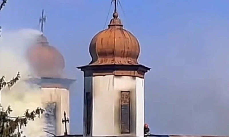 Incendiu la o biserică din județul Prahova, în timpul slujbei. Credincioșii au fost evacuați. Lăcașul a fost pictat de Nicolae Grigorescu