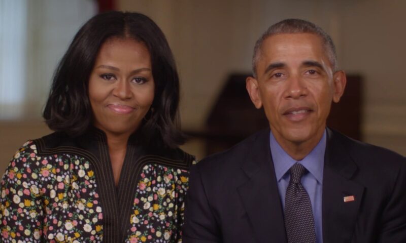 Soții Obama dau politica pe teatru. Vor fi producătorii unei piese de pe Broadway