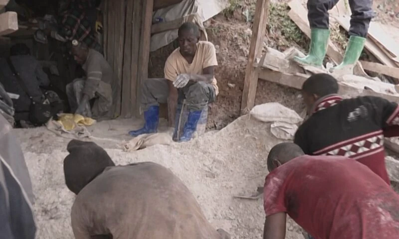 Peste 200 de morți după o alunecare de teren la o mină de coltan din Congo