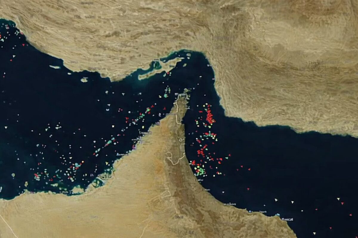 Interferențe GPS în Strâmtoarea Hormuz. Sute de nave apar în poziții eronate pe hărțile de navigație