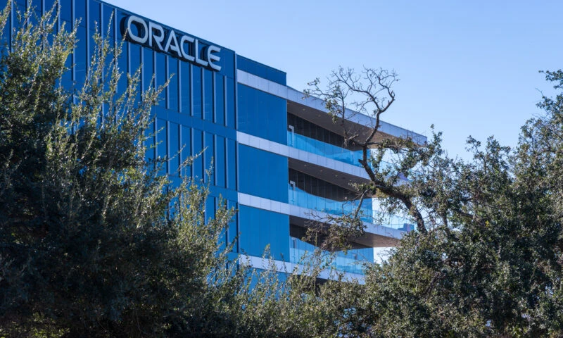 Oracle pregătește concedieri masive. Până la 30.000 de angajați ar putea fi afectați