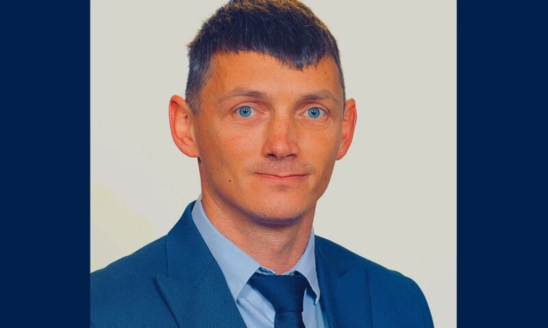 Unde prestează muncă în folosul comunității senatorul cu studii la matrimoniale