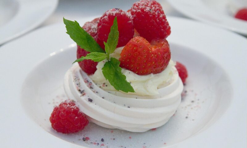 Prăjituri celebre și femeile care le-au inspirat. Poveștile reale din spatele deserturilor