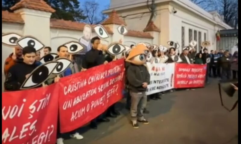 Protest la Palatul Cotroceni împotriva propunerilor pentru conducerea marilor parchete. Nicușor Dan a discutat cu manifestanții