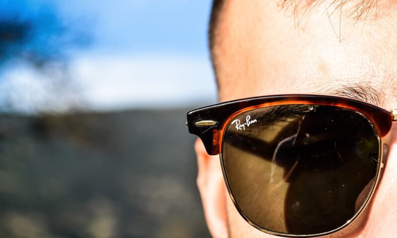 Ochelarii inteligenți de la Meta pot surprinde momente intime sau detalii precum carduri bancare