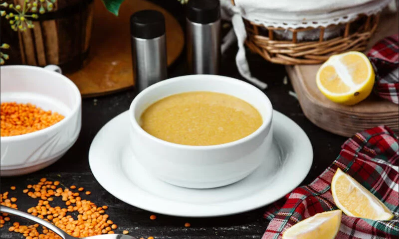 Supa cremă de linte, o alegere ideală pentru perioada Postul Mare. O rețetă plină de culoare și savoare