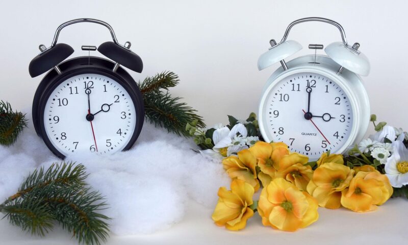 Cum te adaptezi mai ușor la ora de somn pierdută după trecerea la ora de vară