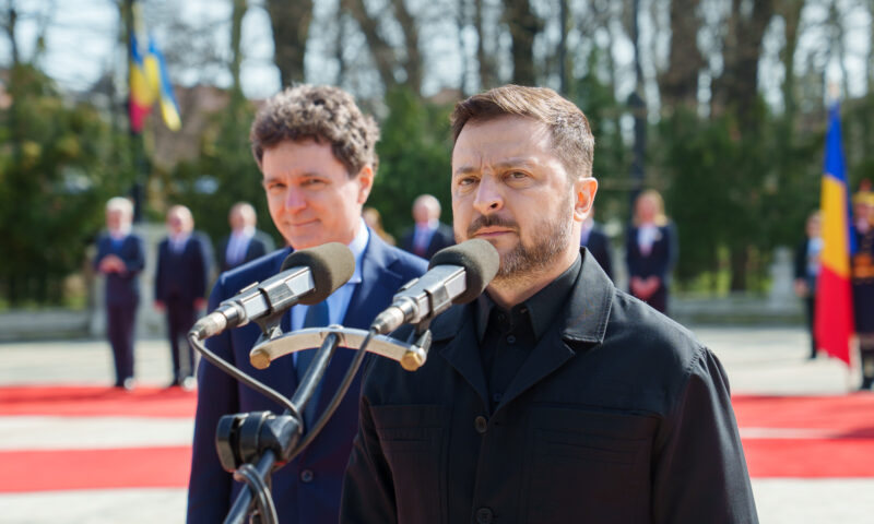 Adrian Severin susține că Nicușor Dan a încălcat Constituția în timpul întâlnirii cu Volodimir Zelenski