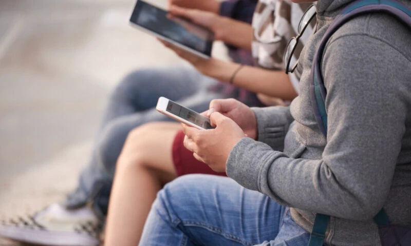 Copiii sub 16 ani din Marea Britanie scapă de interdicția pe rețelele sociale