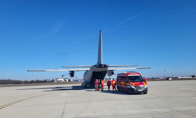 Transport medical de urgență, de la Otopeni. O aeronavă C-27J Spartan a decolat cu doi pacienți cu arsuri către Belgia
