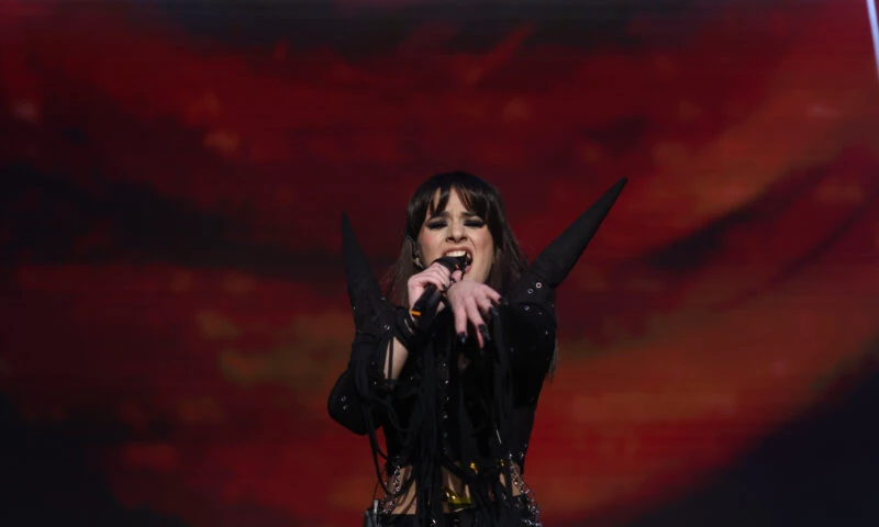 Alexandra Căpitănescu reprezintă România la Eurovision 2026 cu piesa „Choke Me”. De la „Vocea României” la Viena