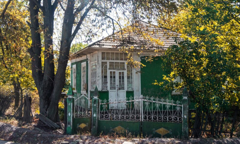 Locul în care îți poți cumpăra o casă cu cinci lei. Viitorii proprietari trebuie să îndeplinească o singură condiție