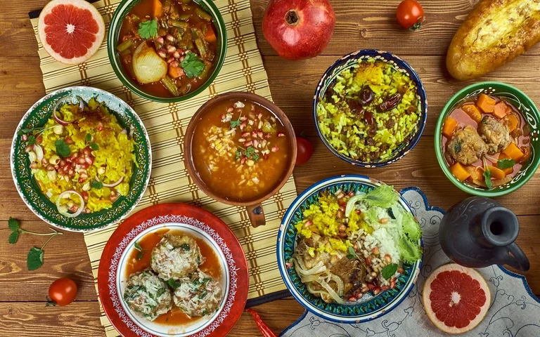 Mâncarea iraniană, una dintre cele mai vechi și misterioase din lume. Care e ingredientul de bază