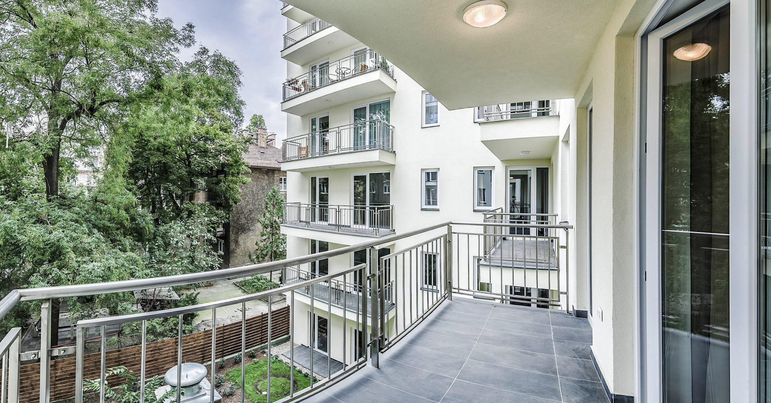 Al doilea loc de întâlnire, la Nova Apartaments