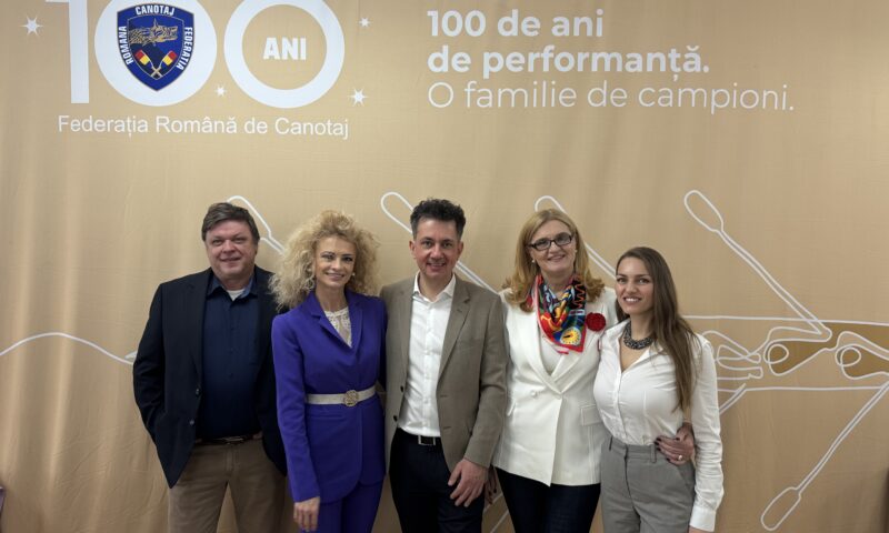 Elisabeta Lipă îi duce pe canotori la operetă. La sosirea sportivilor din cantonamentul din Italia, președinta federației a anunțat parteneriatul cu Teatrul „Ion Dacian”