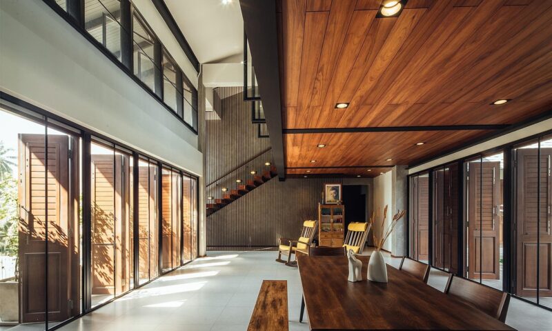 Actorul Joe Rogan, despre cei cu penthouse-uri: Le cumpără pentru a umple un gol