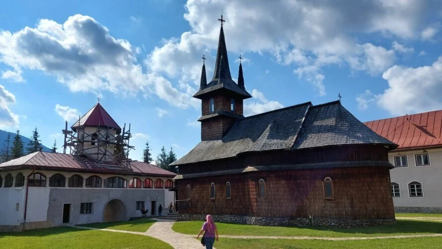 „Curajul de a fi vulnerabil”. Eveniment dedicat siguranței emoționale, la Schitul „Sfântul Ioan Evanghelistul” din Găbud