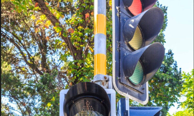 Semafoarele inteligente schimbă regulile în trafic. Coșmar pentru șoferii grăbiți