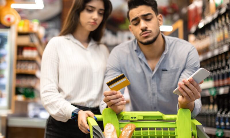 Blocajele din Strâmtoarea Hormuz crează o criză alimentară în Orientul Mijlociu și aruncă în aer prețul petrolului